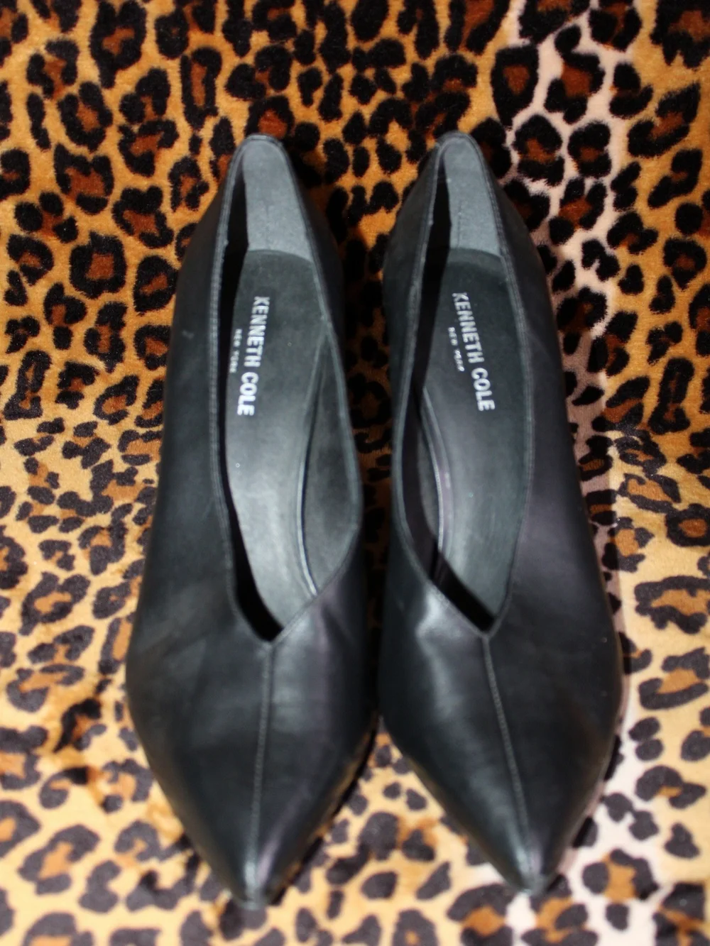 Kenneth Cole Women's Black Pointed-Toe Pumps